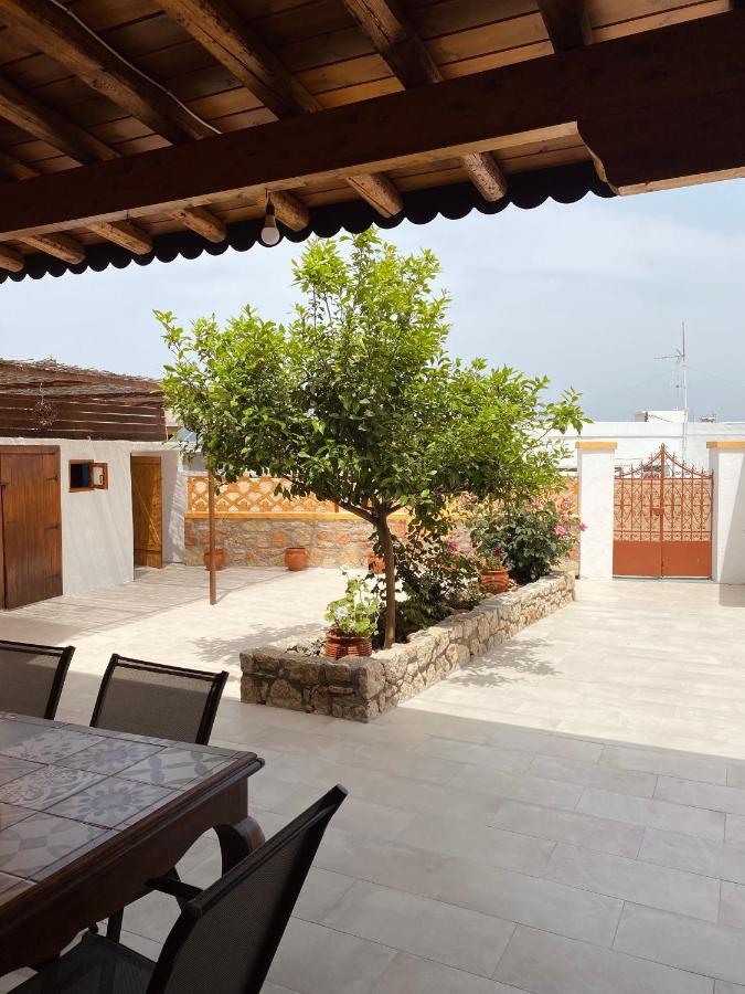 Archangelos Family House ภายนอก รูปภาพ